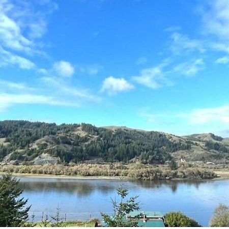 Rogue River Landing Resort Голд Бийч Екстериор снимка